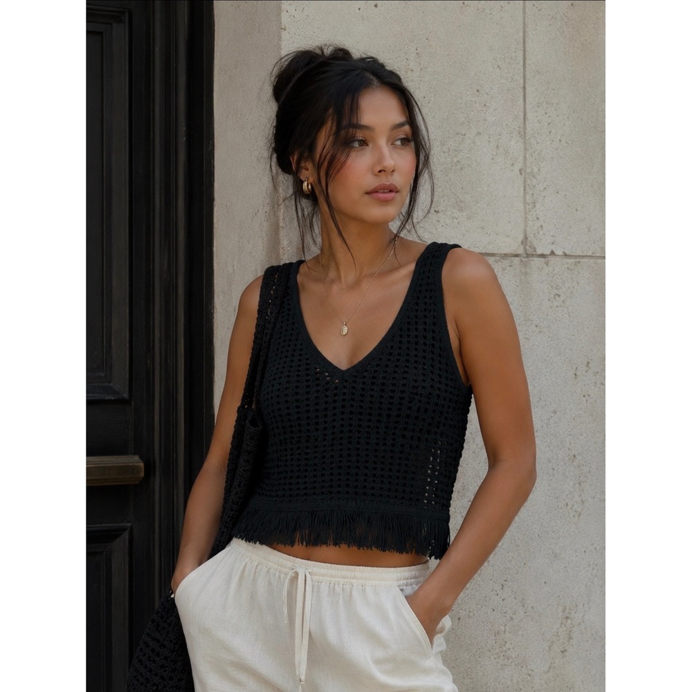 Miou Muse Black Crochet Knit Fringe Hem Tank Top Womens Medium Boho V-Neck Crop